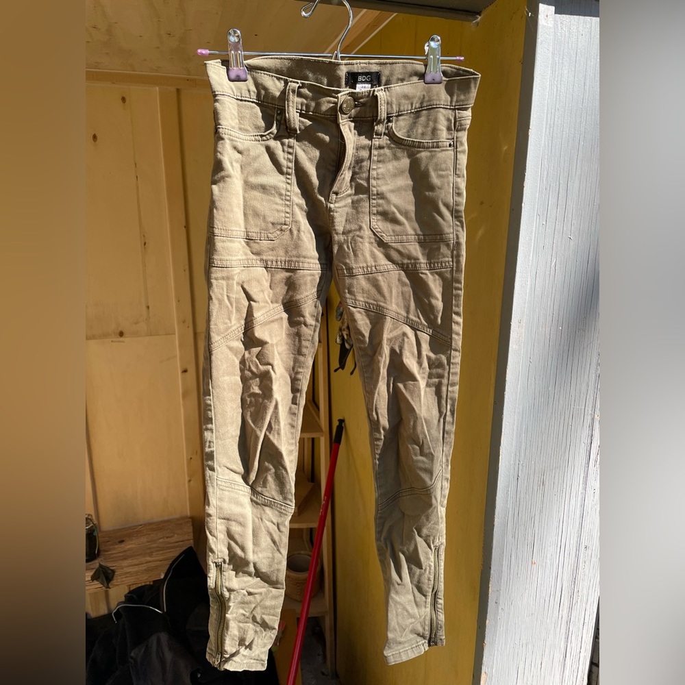 BCBG cargo style pants